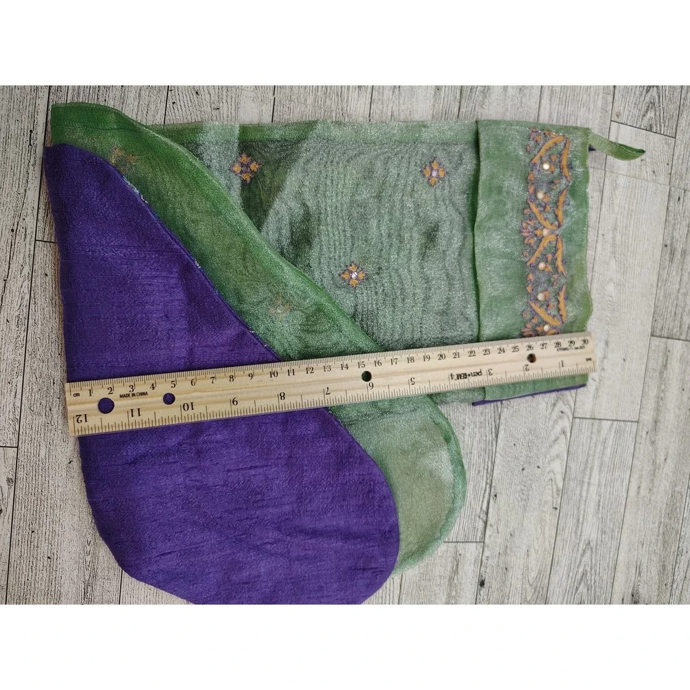 N/A set embroidered
